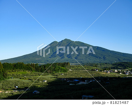 夏に快晴の空と岩木山(津軽富士) 夏に快晴の空と岩木山(津軽富士) 81825487