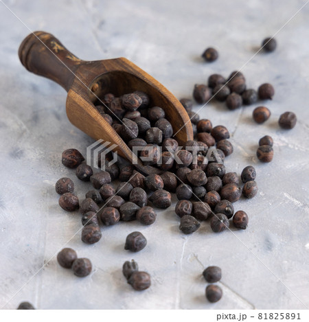 Black chickpea on the wooden scoop closeup Black chickpea on the wooden scoop closeup 81825891