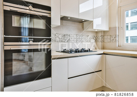 Beautiful and spacious kitchen in an elegant home Beautiful and spacious kitchen in an elegant home 81826858