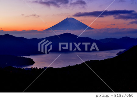 箱根大観山からのトワイライトタイム 富士山の夕景 箱根大観山からのトワイライトタイム 富士山の夕景 81827060