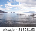 冬の支笏湖 81828163