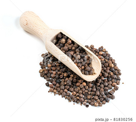 wooden scoop on pile of hainan black pepper on white background 81830256