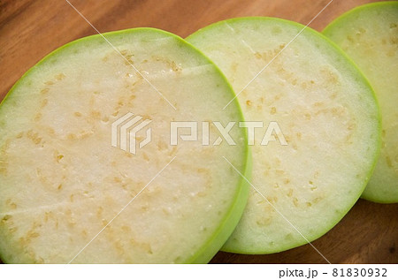 輪切りにした青なす 輪切りにした青なす 81830932