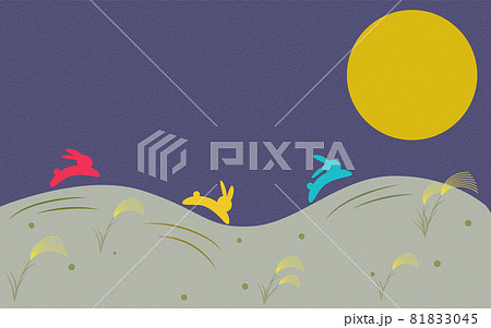 ススキ野原を走るカラフルうさぎと満月の夜 81833045