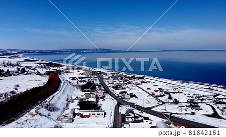 網走の冬の濤沸湖と斜里岳 81842161