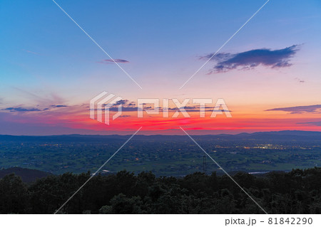 【散居村展望台からの風景 (夕景)】 富山県砺波市五谷 81842290