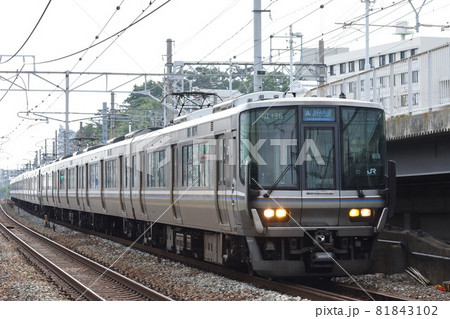山陽本線・塩屋駅付近を走行する223系上り新快速 山陽本線・塩屋駅付近を走行する223系上り新快速 81843102