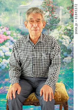 80代男性、シニア世代の老人ポートレート写真 80代男性、シニア世代の老人ポートレート写真 81845372