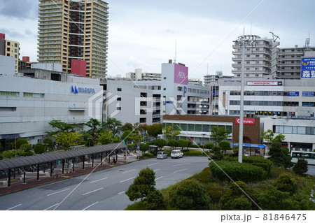 JR京葉線、稲毛海岸駅前の様子 81846475
