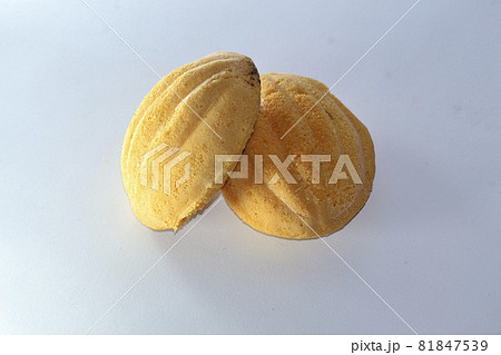 "Bolu Kering" is a snack from Indonesia which has a crunchy and dry texture. "Bolu Kering" is a snack from Indonesia which has a crunchy and dry texture. 81847539