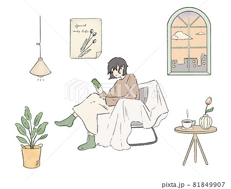 夕方落ち着く部屋でソファに腰かけスマホを見ながらくつろいでいる若い女性のイラスト素材