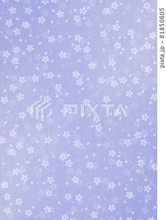 縦向き繊維の和紙に着物桜柄/青色 背景素材 縦 他色有 81850605