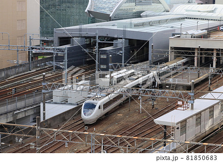 北陸本線 金沢駅に入線する特急しらさぎの写真素材 [81850683] - PIXTA
