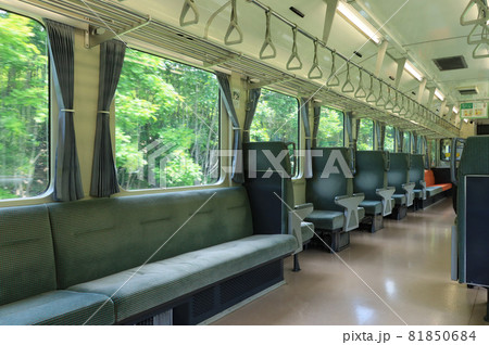 富良野線を走るキハ150の車内 富良野線を走るキハ150の車内 81850684