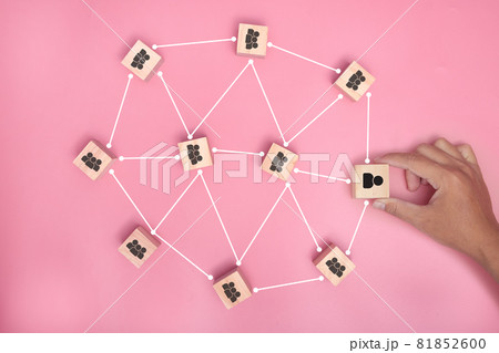 Hand holding wood blocks connected together on pink background. teamwork, network concept. 81852600