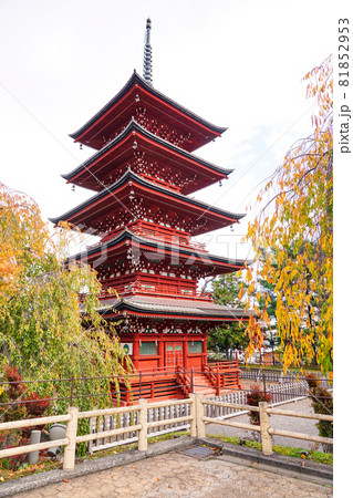 五重塔と紅葉 最勝院 青森県弘前市 の写真素材