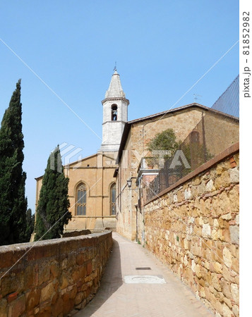 イタリア　ピエンツァ　ピエンツァ大聖堂の鐘 81852982