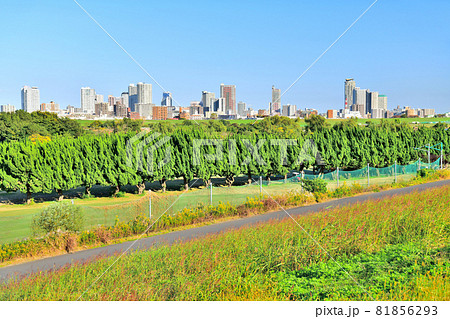 赤羽ゴルフ倶楽部付近より荒川越しに川口駅方面を望む【2020.11】 赤羽ゴルフ倶楽部付近より荒川越しに川口駅方面を望む【2020.11】 81856293