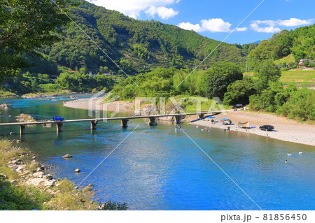 【高知県】盛夏の長生沈下橋(四万十川) 【高知県】盛夏の長生沈下橋(四万十川) 81856450