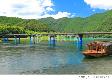 【高知県】盛夏の佐田沈下橋(四万十川) 【高知県】盛夏の佐田沈下橋(四万十川) 81856521