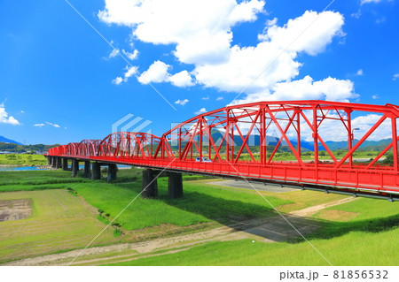 【高知県】晴天下の四万十川橋(赤鉄橋) 【高知県】晴天下の四万十川橋(赤鉄橋) 81856532