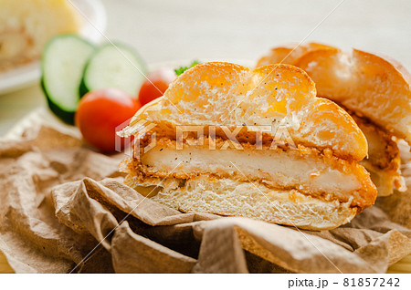 グラタンコロッケパン 81857242