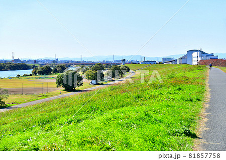 戸田競艇場、笹目橋／荒川方面を望む(埼玉県戸田市)【2020.11】 81857758