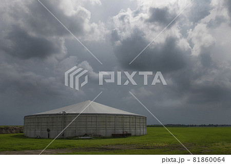 Round concrete manure silo 81860064