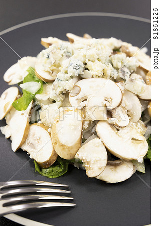 美味しいフレッシュマッシュルームのサラダ 美味しいフレッシュマッシュルームのサラダ 81861226