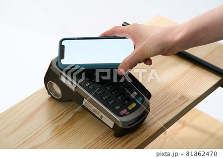 男性 非接触決済イメージ 男性 非接触決済イメージ 81862470