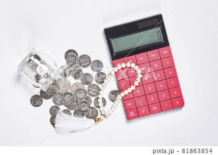 Concept of islamic finance on white background. Sharia-compliant finance - banking or financing activity. Coins and praying beads. Zakat, islamic banking Concept of islamic finance on white background. Sharia-compliant finance - banking or financing activity. Coins and praying beads. Zakat, islamic banking 81863854
