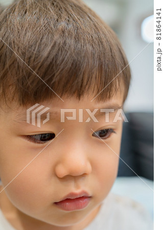 イヤイヤ期の子供　男の子 81864141