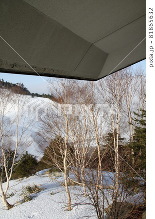 万座温泉、早朝宿窓からの空吹 81865632