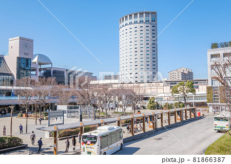 新浦安駅南口前 広々とした駅前広場とロータリー 千葉県浦安市の写真素材 新浦安駅南口前 広々とした駅前広場とロータリー 千葉県浦安市の写真素材
