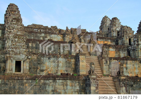 カンボジア シェムリアップ 世界遺産アンコールトム周辺遺跡群のピラミッド式寺院プノンバケン カンボジア シェムリアップ 世界遺産アンコールトム周辺遺跡群のピラミッド式寺院プノンバケン 81867179