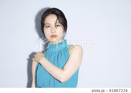 女性 緑のドレス の写真素材 女性 緑のドレス の写真素材