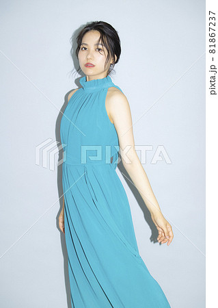 女性 緑のドレス 女性 緑のドレス 81867237