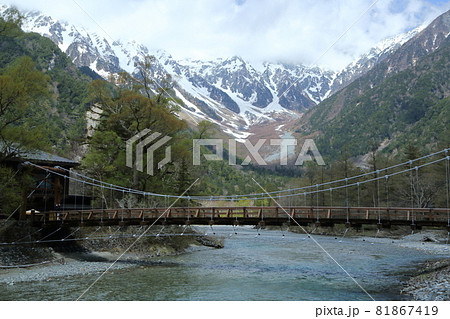 上高地 穂高連峰とかっぱ橋 上高地 穂高連峰とかっぱ橋 81867419