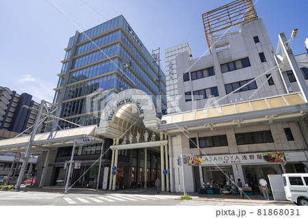 岐阜市　柳ケ瀬商店街　神田町4交差点　柳ケ瀬本通　長良橋通り（国道256号線 ） 81868031