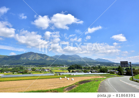 秋の南阿蘇風景　阿蘇五岳　阿蘇カルデラ風景　熊本県阿蘇郡南阿蘇村　　 81868391