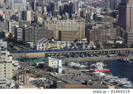 都市の中の蒸気機関車 81869328
