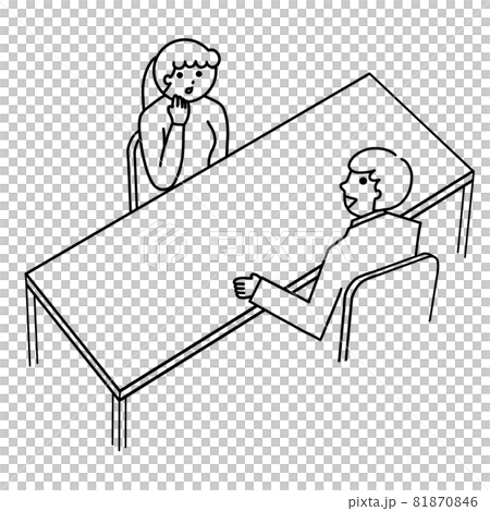 保険やファイナンシャルプランを説明する男性スタッフと相談する女性客 81870846
