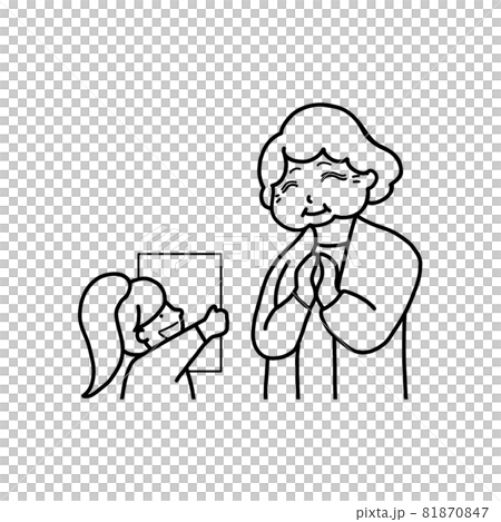 孫とおばあちゃん敬老の日に絵のプレゼント 81870847
