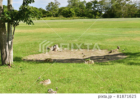 初秋の北海道函館市臼尻で世界遺産垣ノ島遺跡の風景を撮影 81871625
