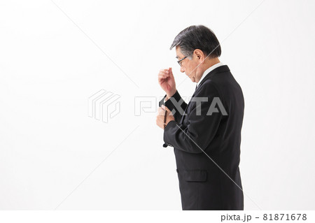 シニア男性 葬儀 合掌 シニア男性 葬儀 合掌 81871678