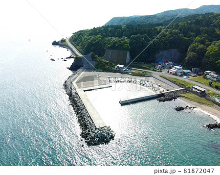初秋の北海道函館市望路で望路漁港の風景を空撮 初秋の北海道函館市望路で望路漁港の風景を空撮 81872047