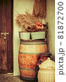 Decorate the kitchen with oak barrels 81872700
