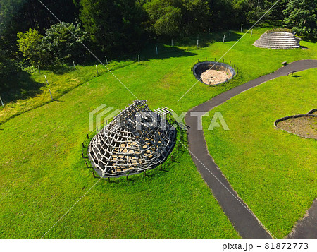 初秋の北海道函館市大船で世界遺産大船遺跡の風景を空撮 81872773