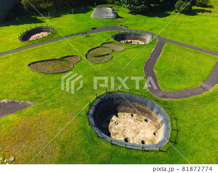 初秋の北海道函館市大船で世界遺産大船遺跡の風景を空撮 81872774