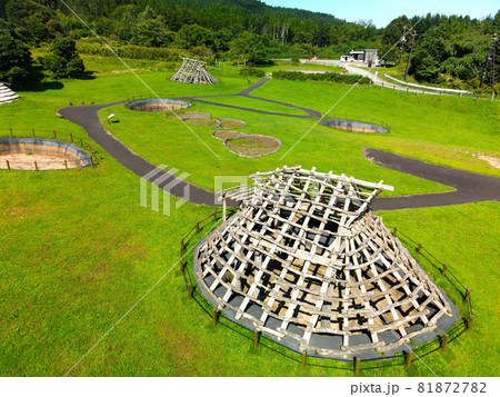 初秋の北海道函館市大船で世界遺産大船遺跡の風景を空撮 81872782